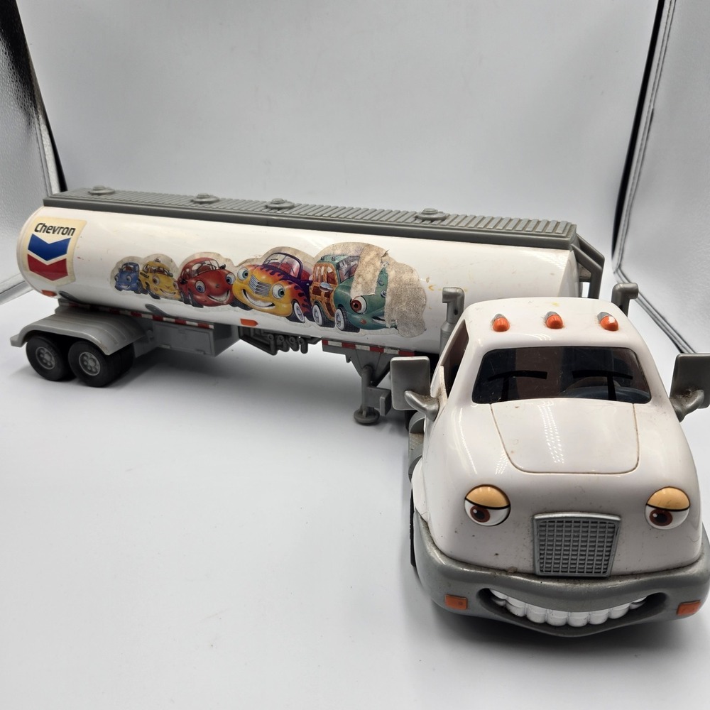 Vtg The Chevron Cars "Travis Tanker No. 38" 2005 Truck & Tanker Trailer Toy